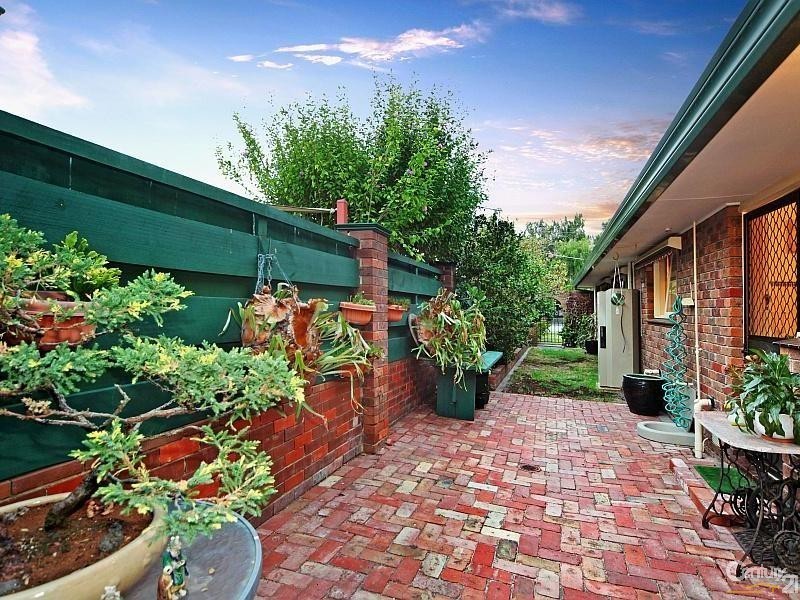 8 Cavendish Drive, Heatherton VIC 3202