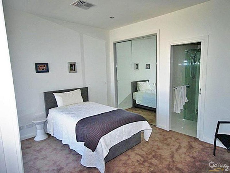 13/237 Hampton Street, Hampton VIC 3188