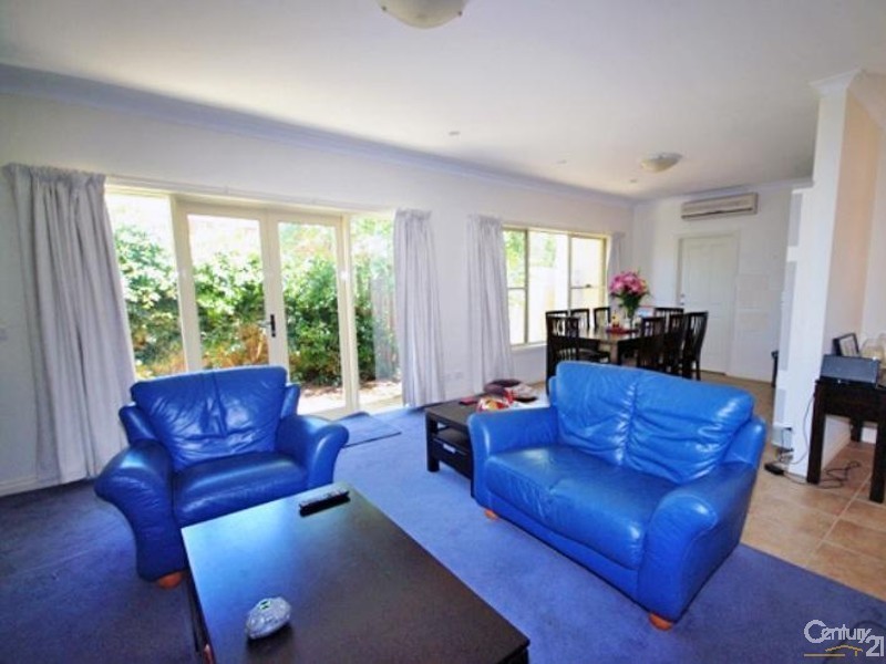 2/11 Carrington Street, Hampton East VIC 3188
