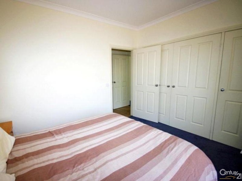 2/11 Carrington Street, Hampton East VIC 3188