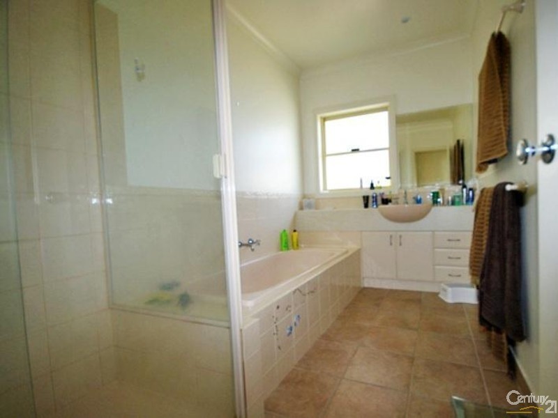 2/11 Carrington Street, Hampton East VIC 3188