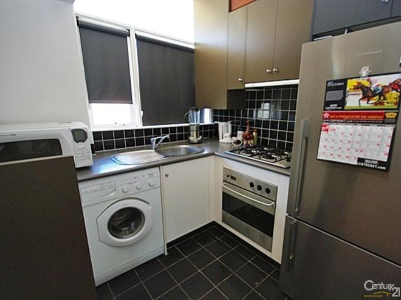 10/282 Barkly Street, Elwood VIC 3184