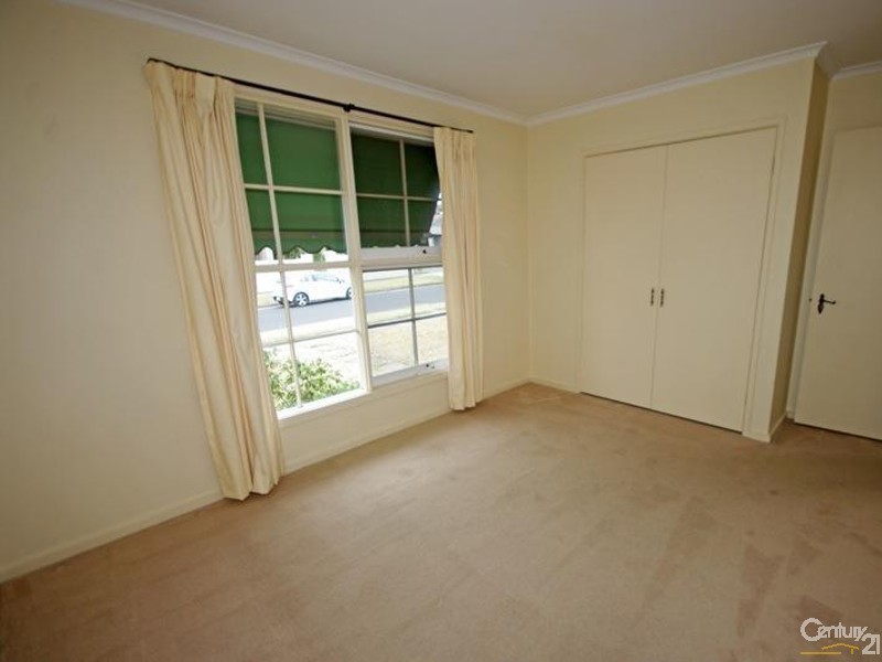 1/8 Brosa Avenue, Bentleigh East VIC 3165