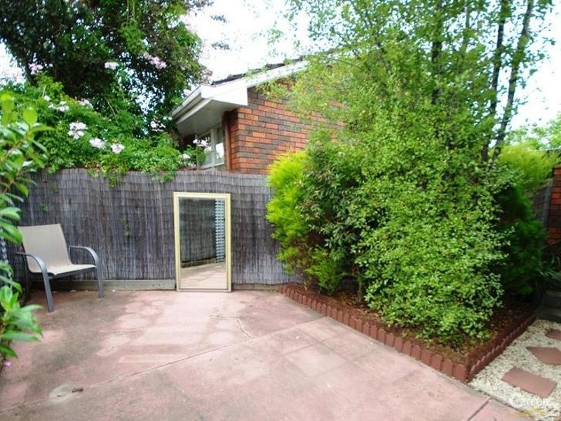 1/8 Brosa Avenue, Bentleigh East VIC 3165