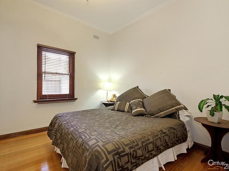 110 McKinnon Road, Mckinnon VIC 3204