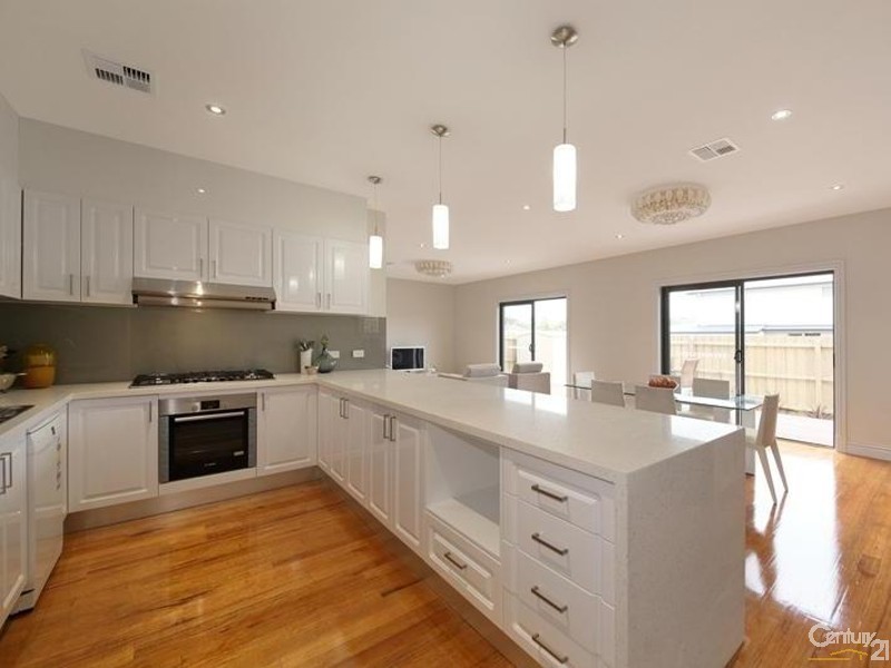 13 St James Avenue, Bentleigh VIC 3204