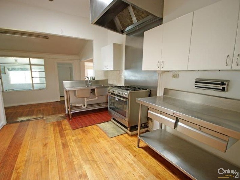 6 Selkirk Avenue, Mckinnon VIC 3204