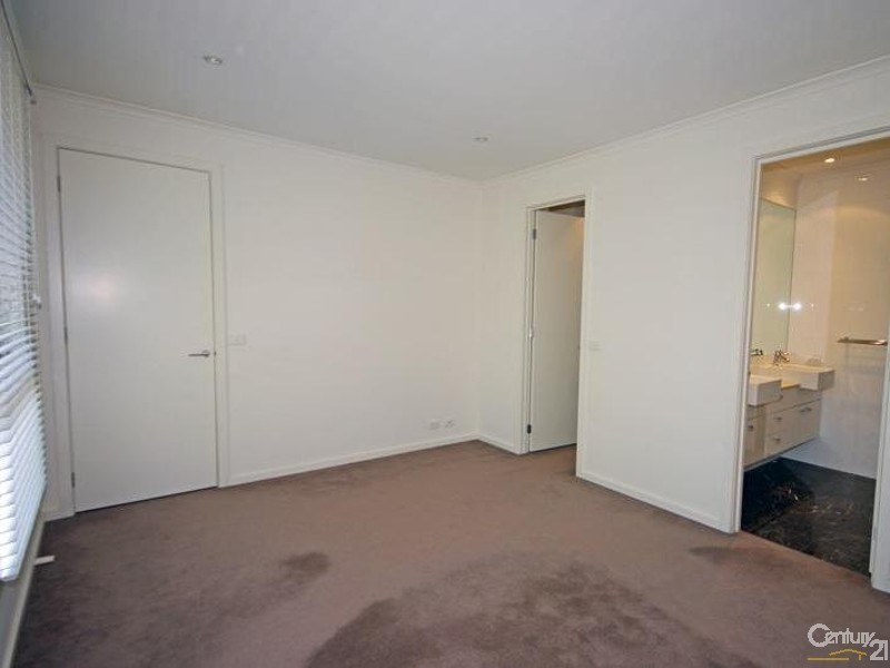 2A Shanahan Crescent, Mckinnon VIC 3204