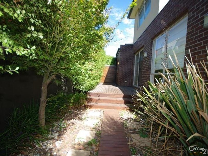 2A Shanahan Crescent, Mckinnon VIC 3204