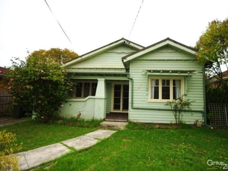 19 Elm Grove, Mckinnon VIC 3204