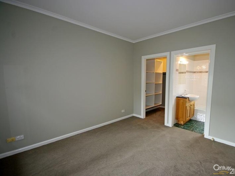 8A Harold Street, Mckinnon VIC 3204