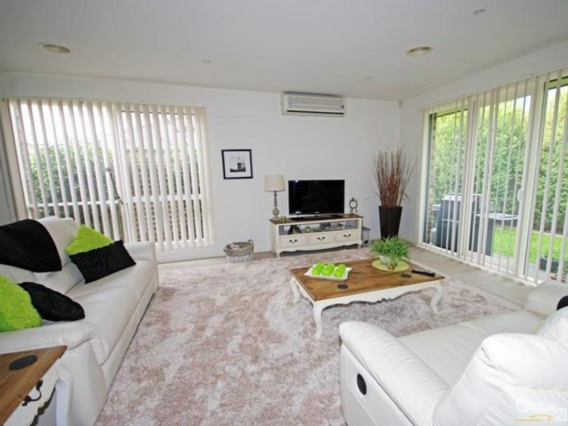 2/12 Browns Road, Bentleigh East VIC 3165