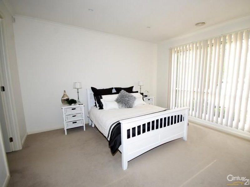 2/12 Browns Road, Bentleigh East VIC 3165