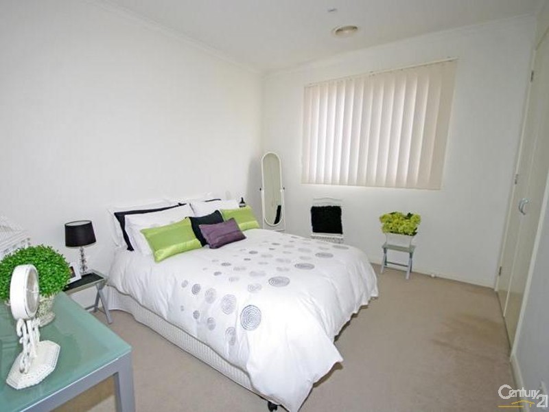 2/12 Browns Road, Bentleigh East VIC 3165