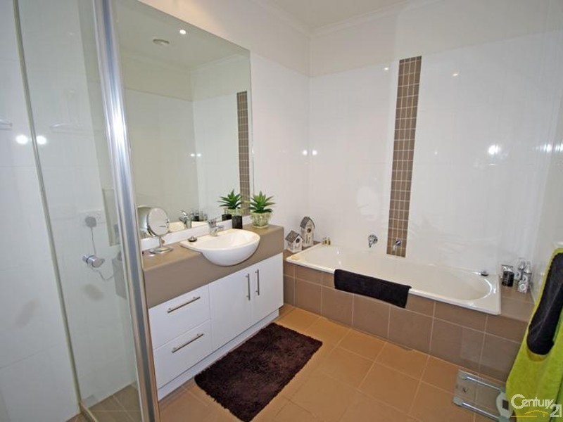 2/12 Browns Road, Bentleigh East VIC 3165