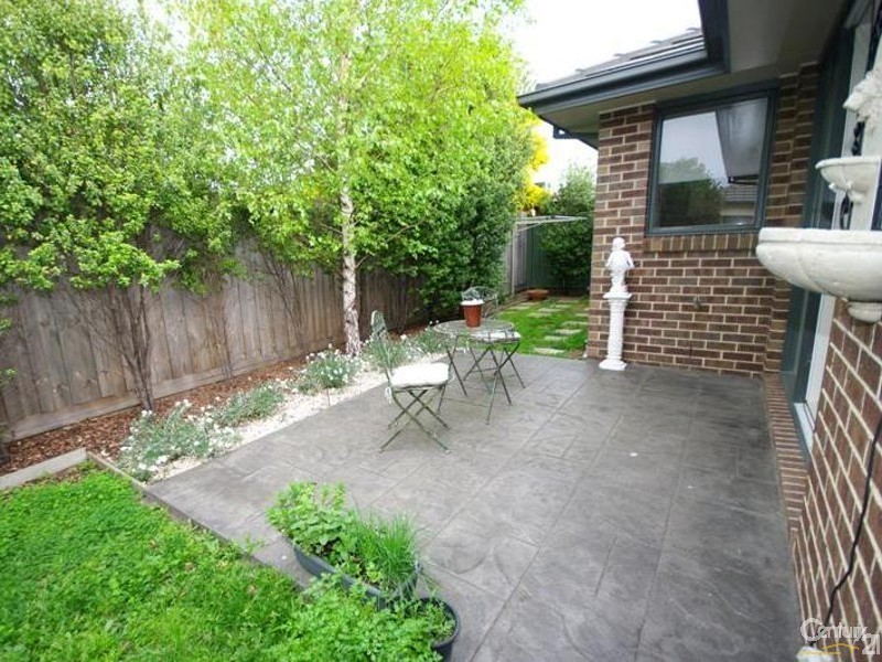 2/12 Browns Road, Bentleigh East VIC 3165