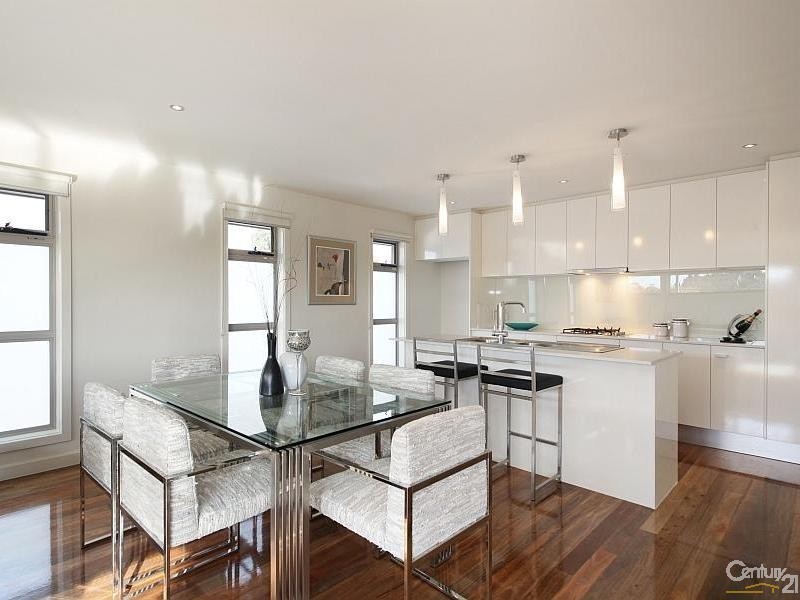 33 Graham Avenue, Mckinnon VIC 3204