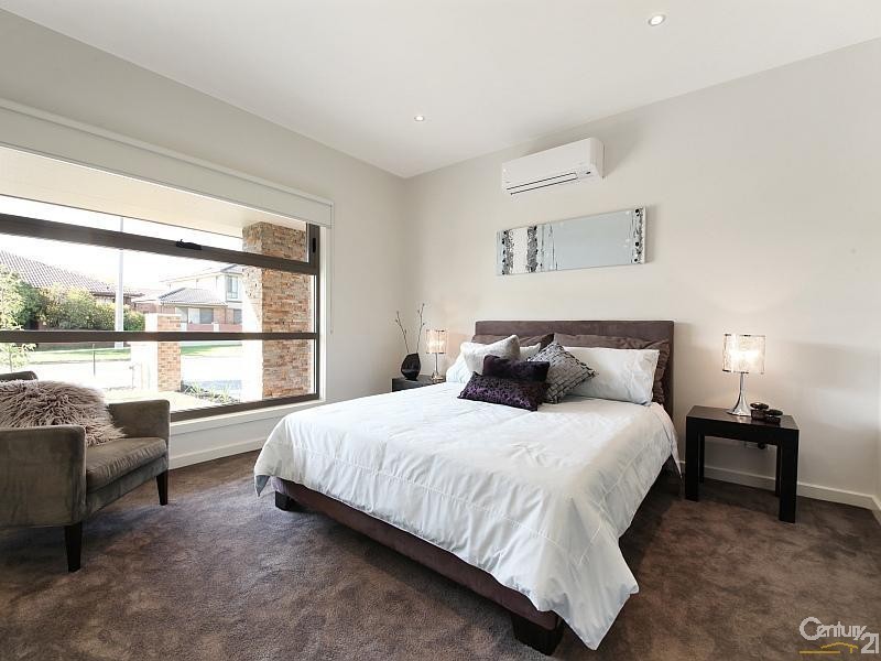 33 Graham Avenue, Mckinnon VIC 3204