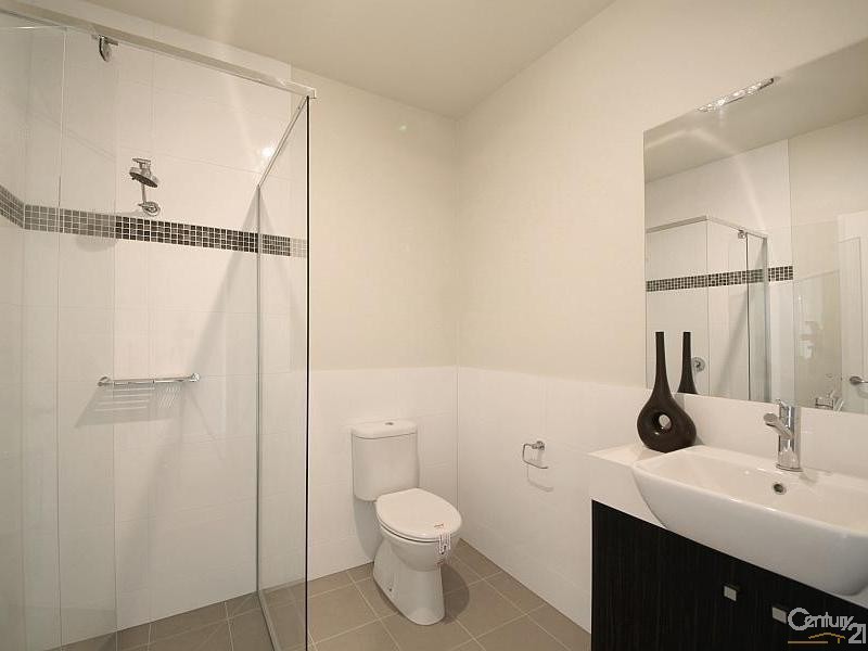 33 Graham Avenue, Mckinnon VIC 3204