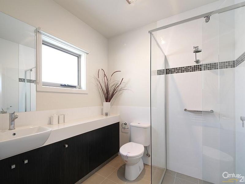 33 Graham Avenue, Mckinnon VIC 3204