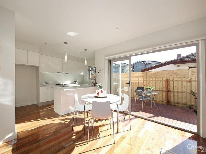 33 Graham Avenue, Mckinnon VIC 3204