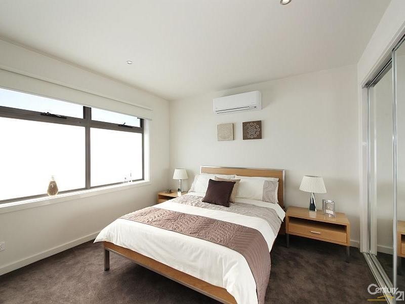 33 Graham Avenue, Mckinnon VIC 3204