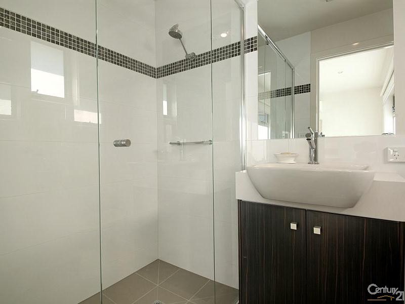 33 Graham Avenue, Mckinnon VIC 3204