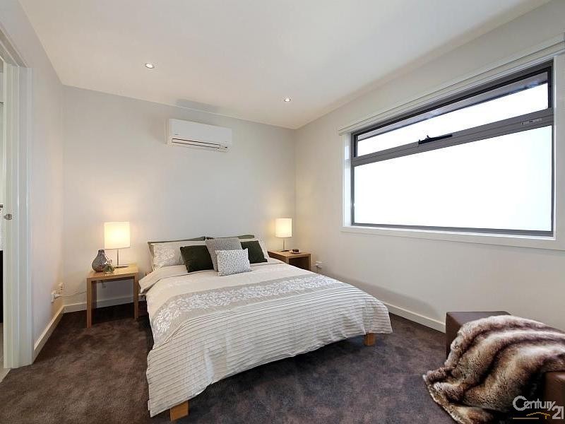 33 Graham Avenue, Mckinnon VIC 3204