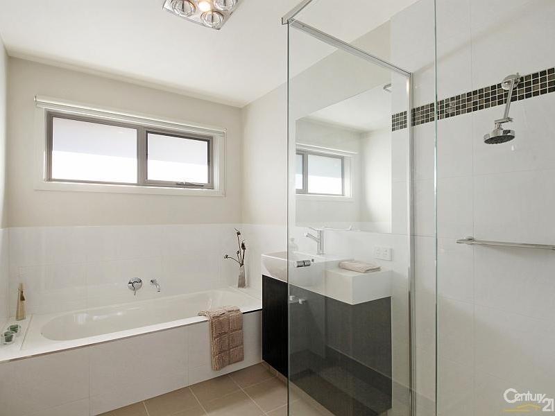 33 Graham Avenue, Mckinnon VIC 3204