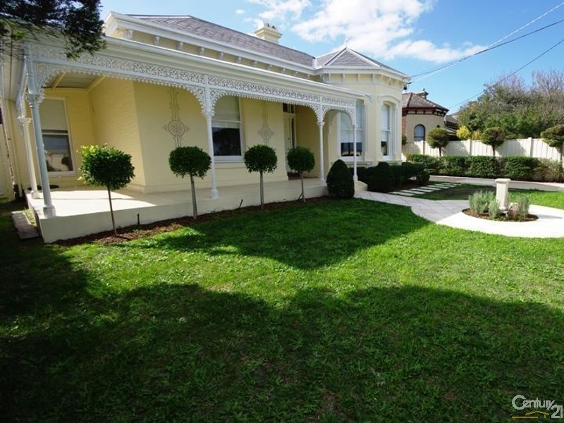 17 South Road, Brighton VIC 3186