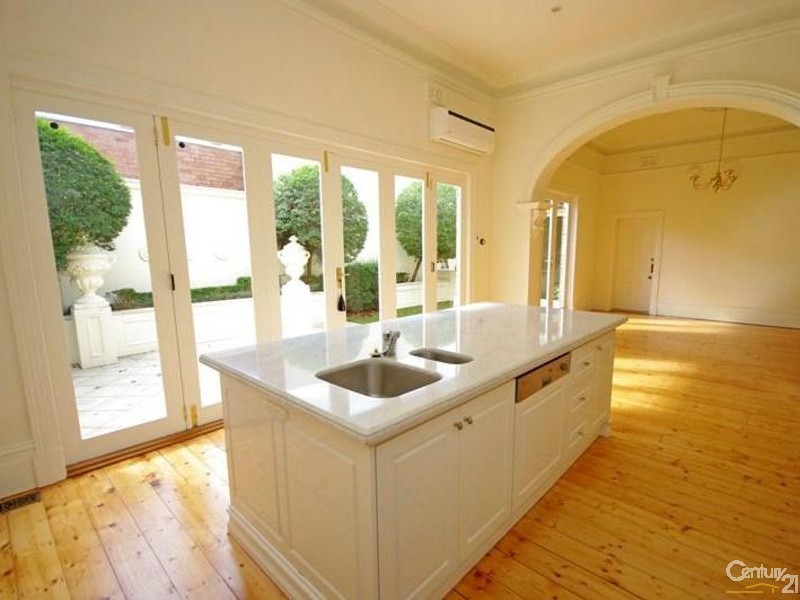 17 South Road, Brighton VIC 3186