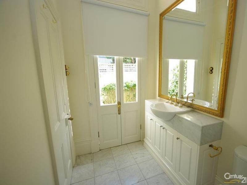 17 South Road, Brighton VIC 3186