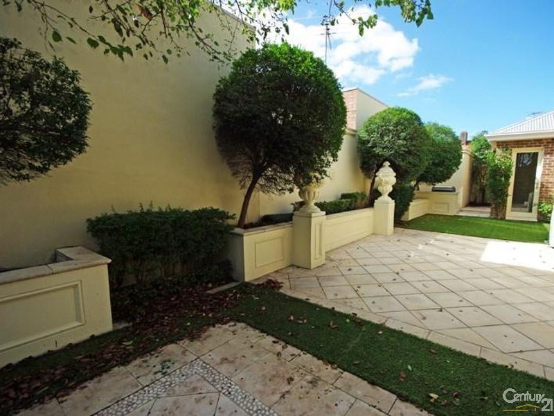 17 South Road, Brighton VIC 3186