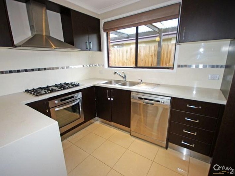 34 Sandleford Place, Dingley Village VIC 3172