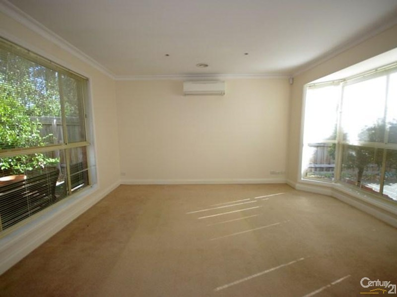 2/8 Ward Avenue, Oakleigh South VIC 3167