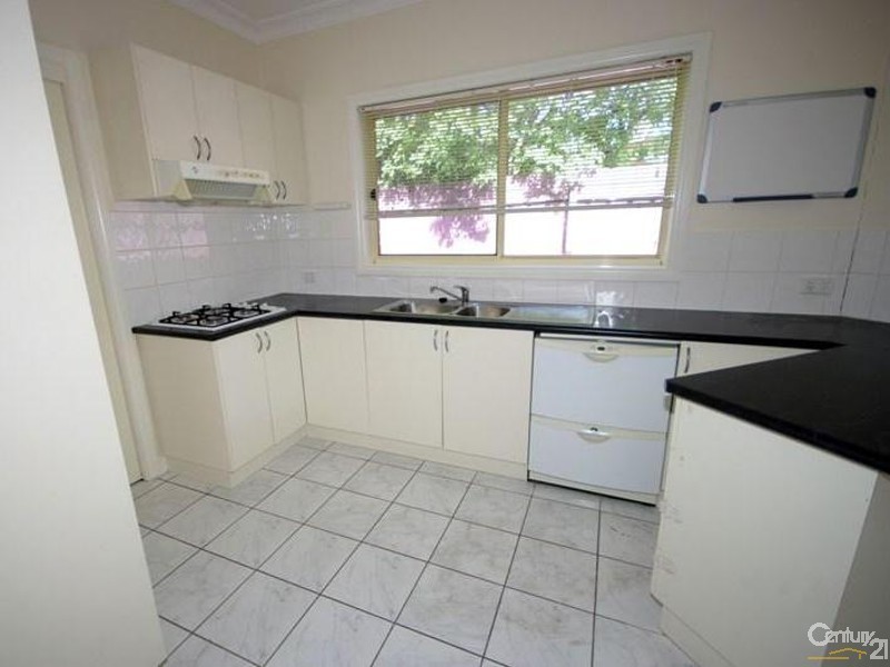 2/8 Ward Avenue, Oakleigh South VIC 3167