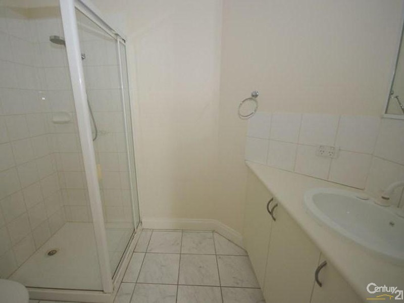 2/8 Ward Avenue, Oakleigh South VIC 3167