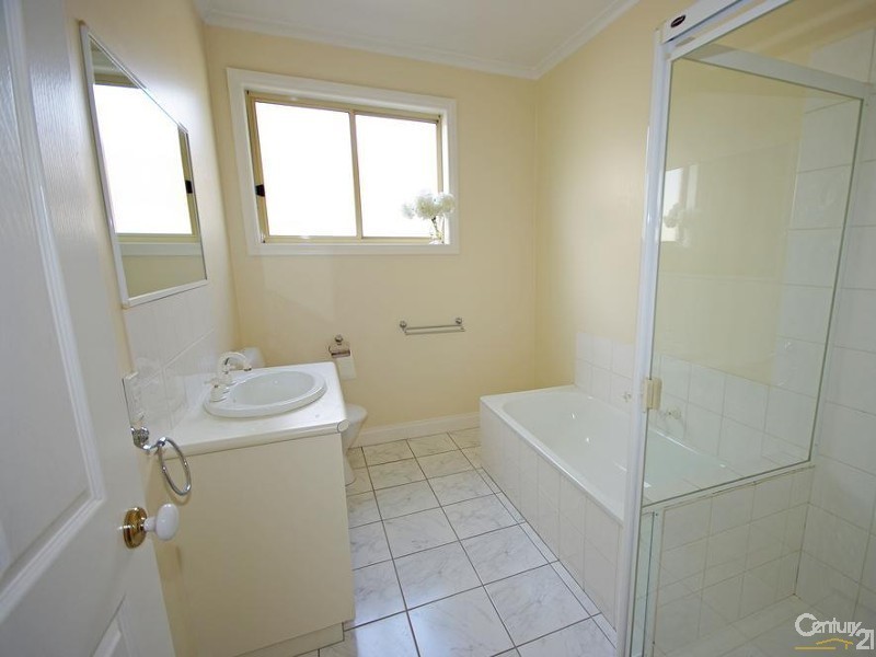 2/8 Ward Avenue, Oakleigh South VIC 3167