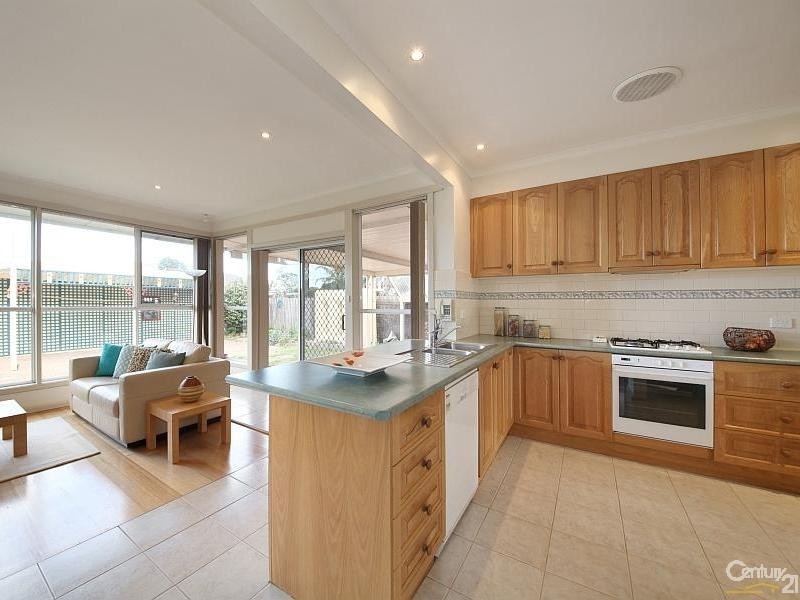 28 Hinkler Avenue, Bentleigh East VIC 3165