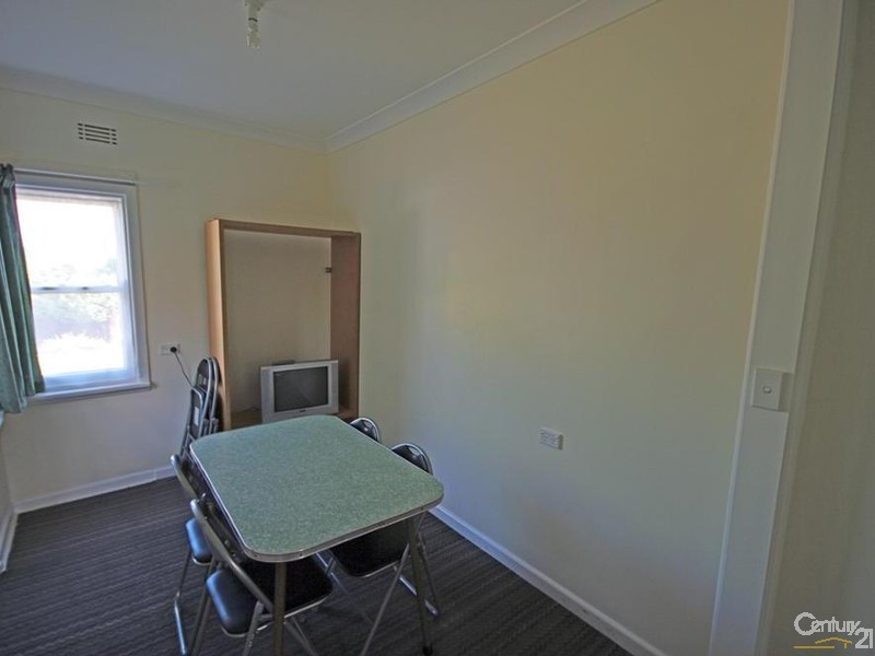 33 Koonawarra Street, Clayton VIC 3168
