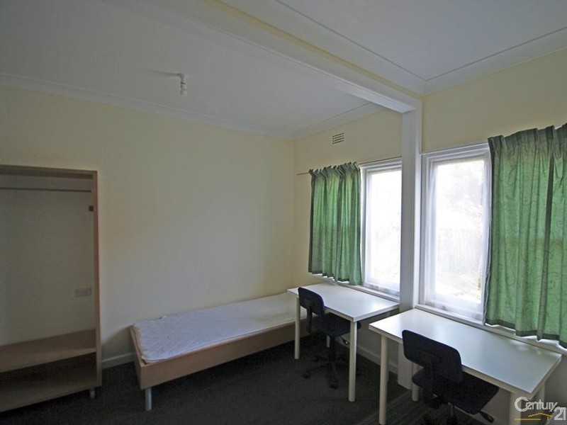 33 Koonawarra Street, Clayton VIC 3168