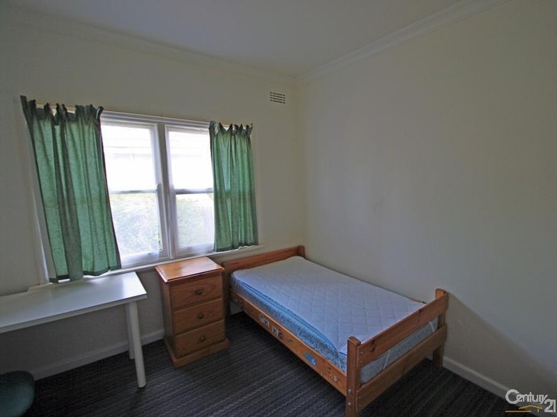 33 Koonawarra Street, Clayton VIC 3168