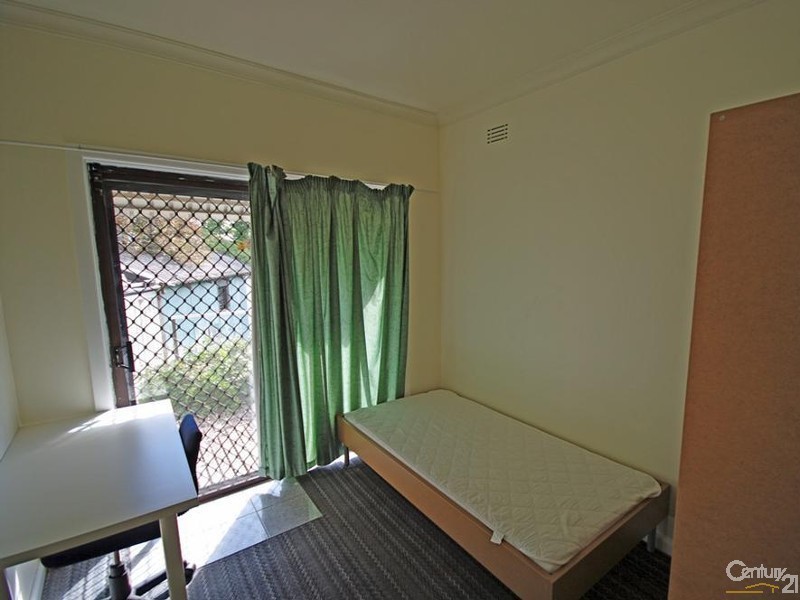 33 Koonawarra Street, Clayton VIC 3168
