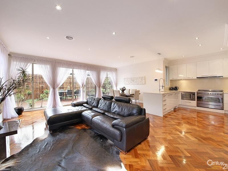 11 Hodgson Grove, Bentleigh East VIC 3165