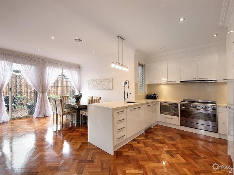 11 Hodgson Grove, Bentleigh East VIC 3165