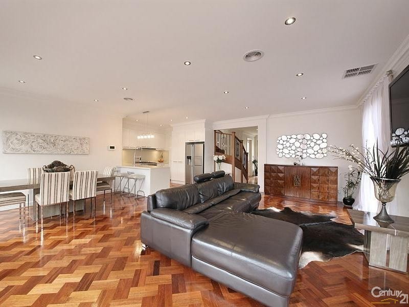 11 Hodgson Grove, Bentleigh East VIC 3165