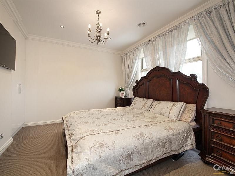 11 Hodgson Grove, Bentleigh East VIC 3165