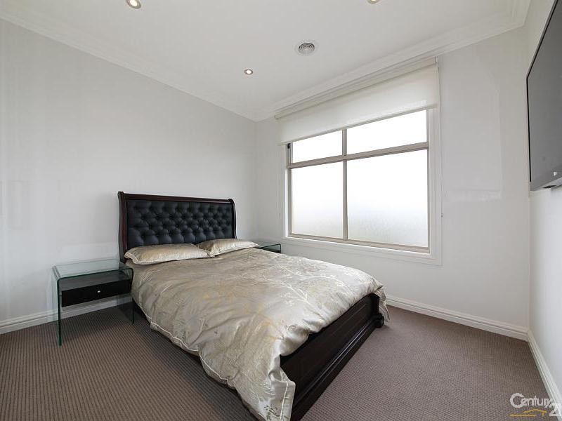 11 Hodgson Grove, Bentleigh East VIC 3165
