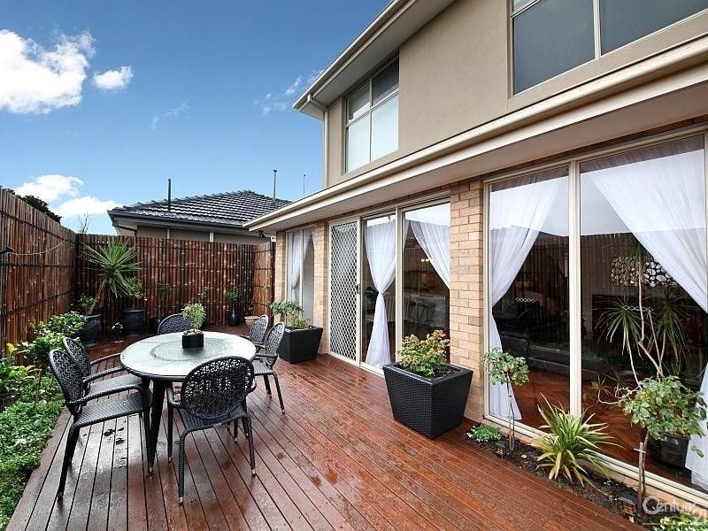 11 Hodgson Grove, Bentleigh East VIC 3165