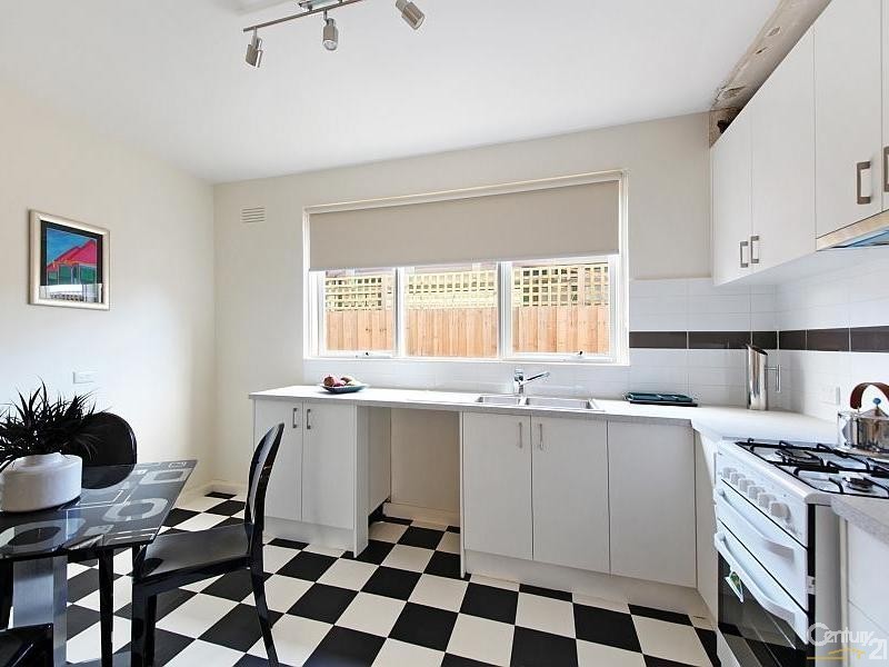 2/85 Nicholson Street, Mckinnon VIC 3204